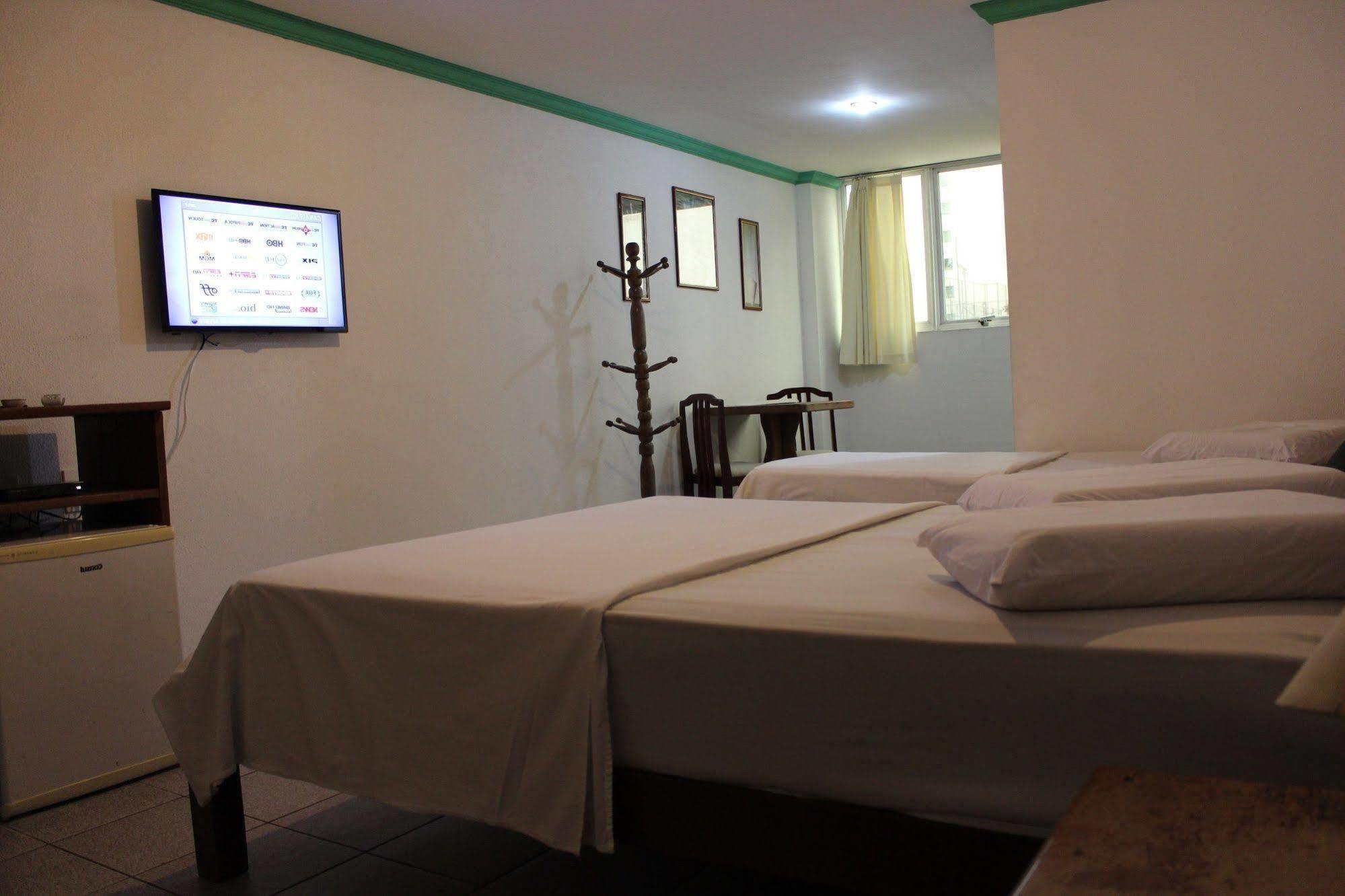 ז'אבואטו דוס גוארראפס Hotel Pousada Da Praca מראה חיצוני תמונה