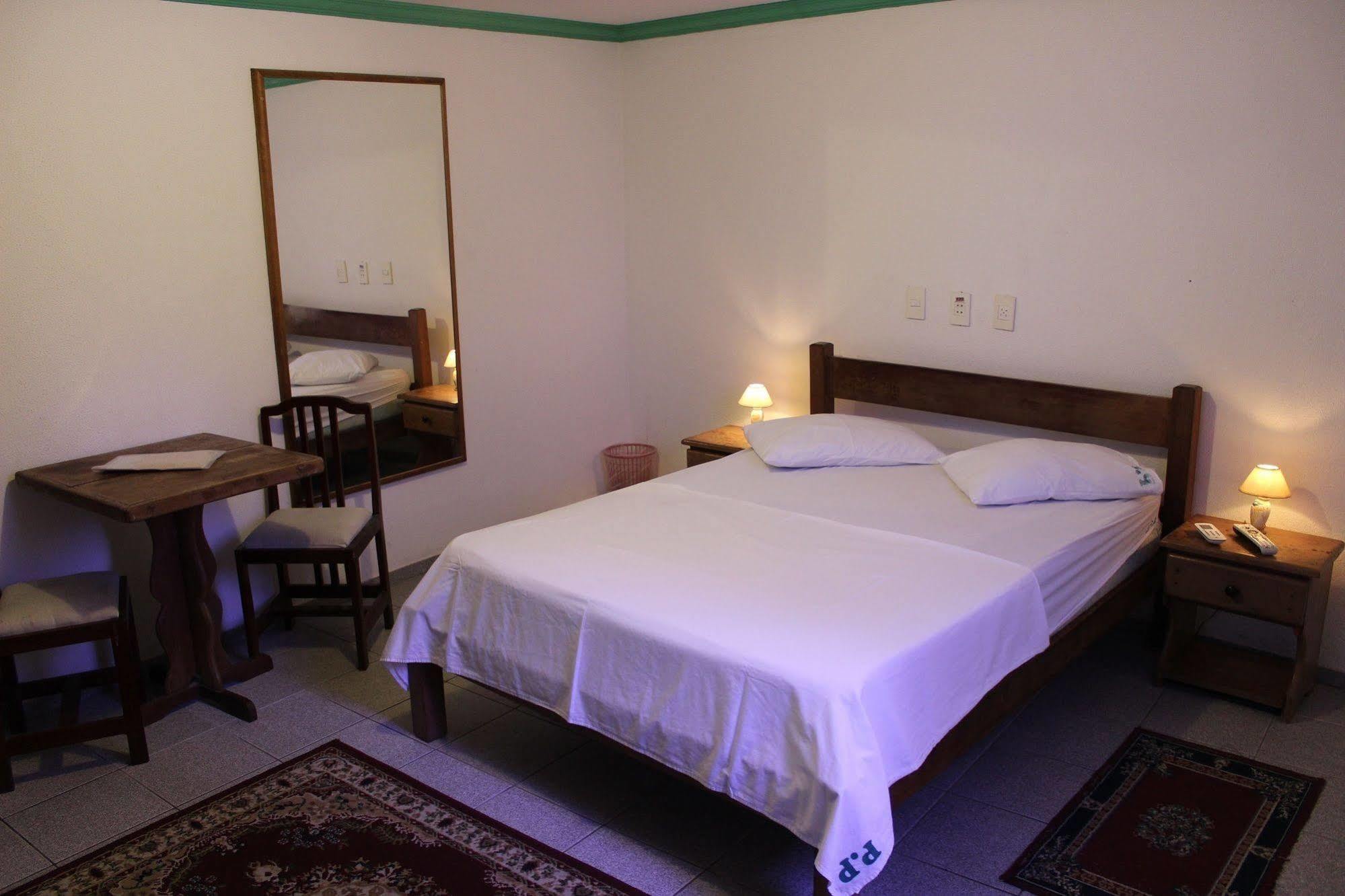 ז'אבואטו דוס גוארראפס Hotel Pousada Da Praca מראה חיצוני תמונה