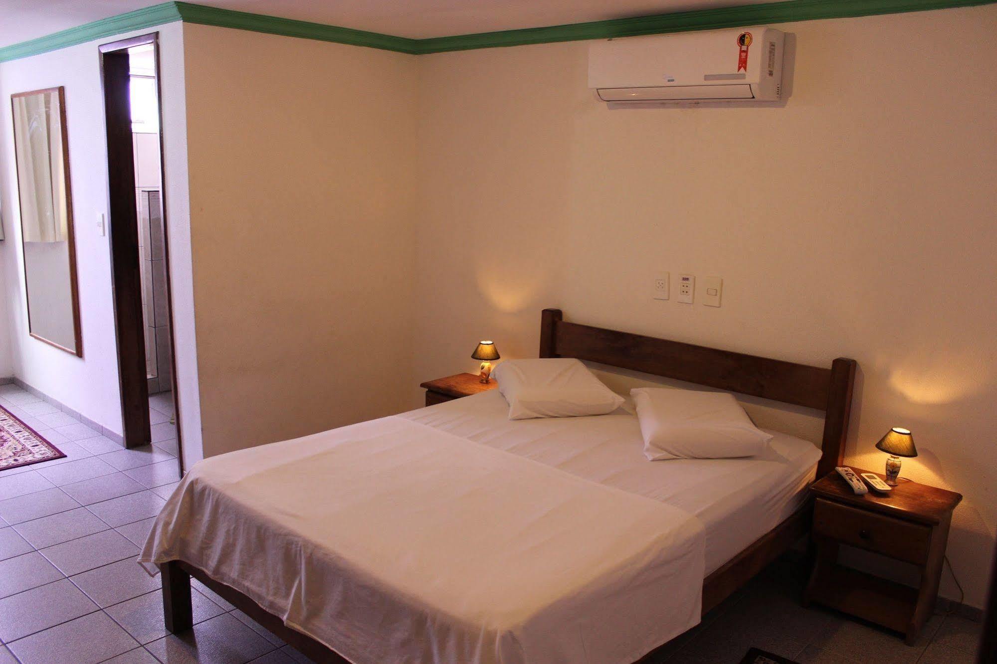 ז'אבואטו דוס גוארראפס Hotel Pousada Da Praca מראה חיצוני תמונה